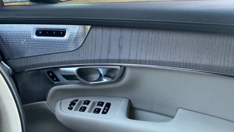 Volvo XC90 2.0 T8 PHEV Ultra Dark 5dr AWD Geartronic Estate